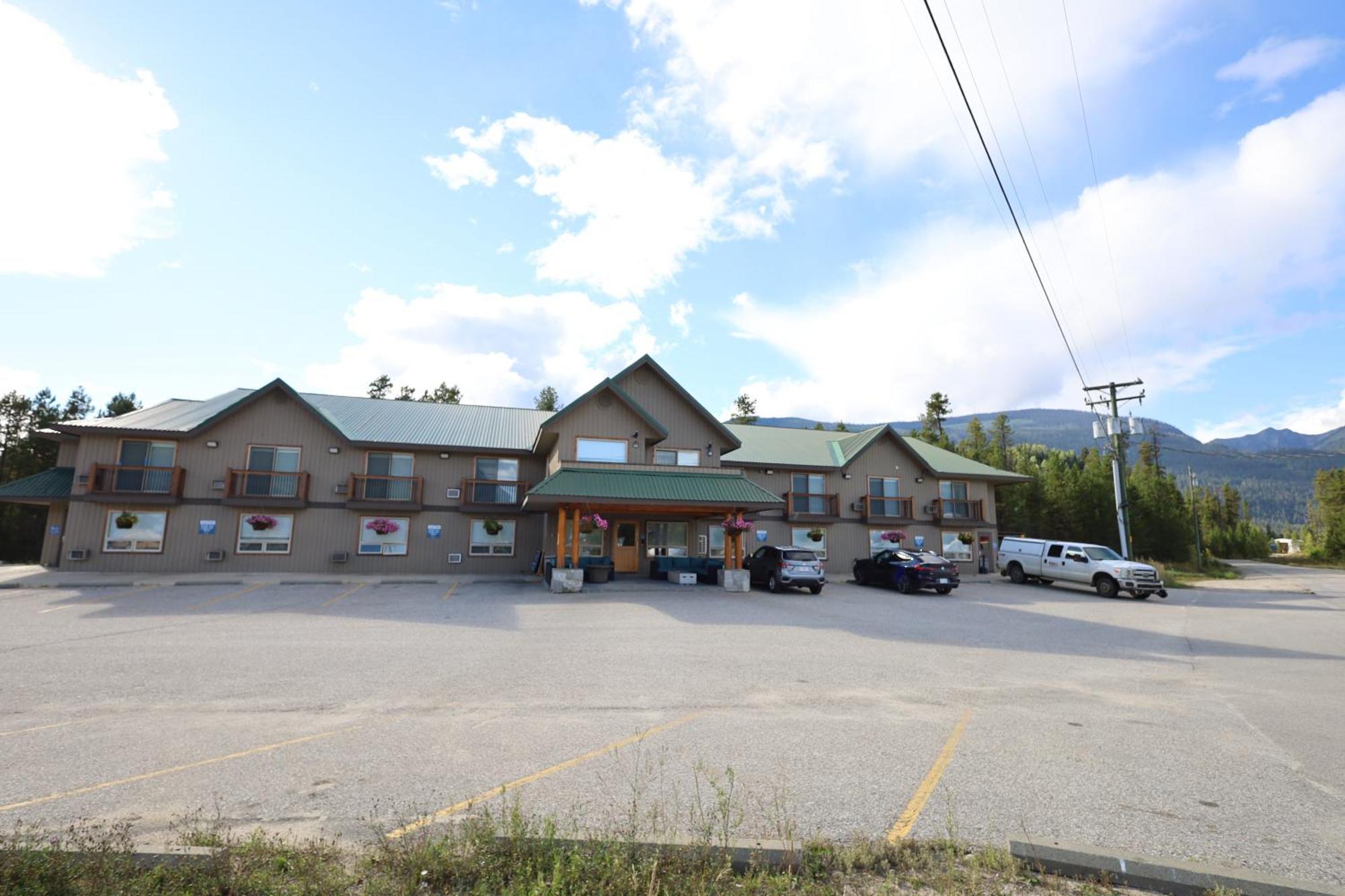 Glacier Mountain Lodge Blue River Exterior photo